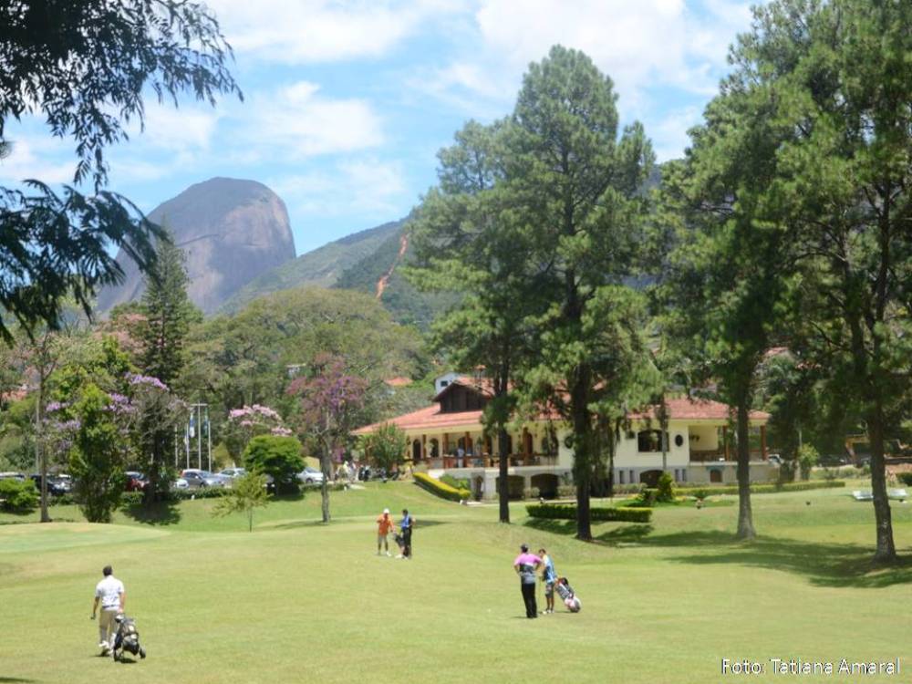 Fairway et clubhouse sur le parcours de Teresópolis