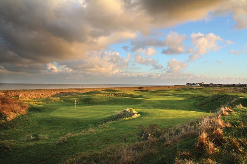 Undulated green and dunes on the Royal Cinque Ports golf course